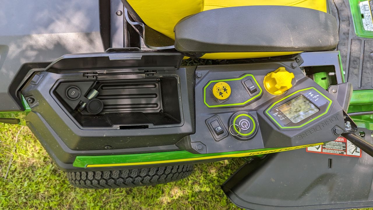 John Deere Z370R Electric ZTrak&trade; Mower