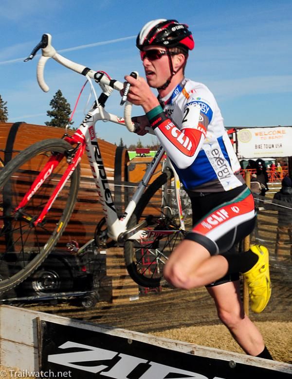 Zane Godby (Clif Bar) sprinting over the barriers in third place
