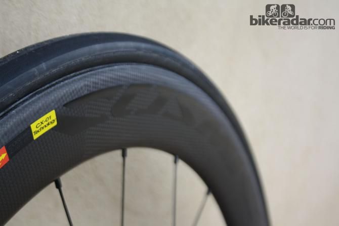 The Mavic Cosmic Carbone 80 CX01 wheels are shod with 25mm tyres, which the mechanic told us has better aerodynamic, rolling resistance, traction properties