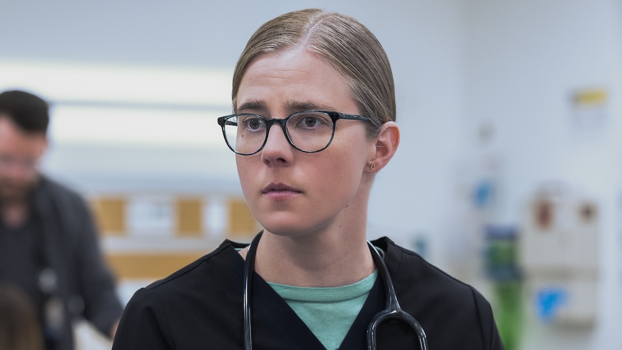 Mel starting her shift in the ED in The Pitt Season 2x01