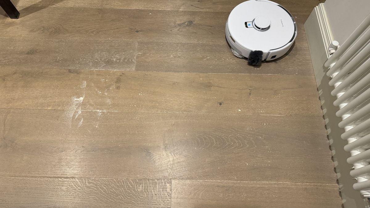 testing the Narwal Freo Z Ultra for mopping and vacuuming skills