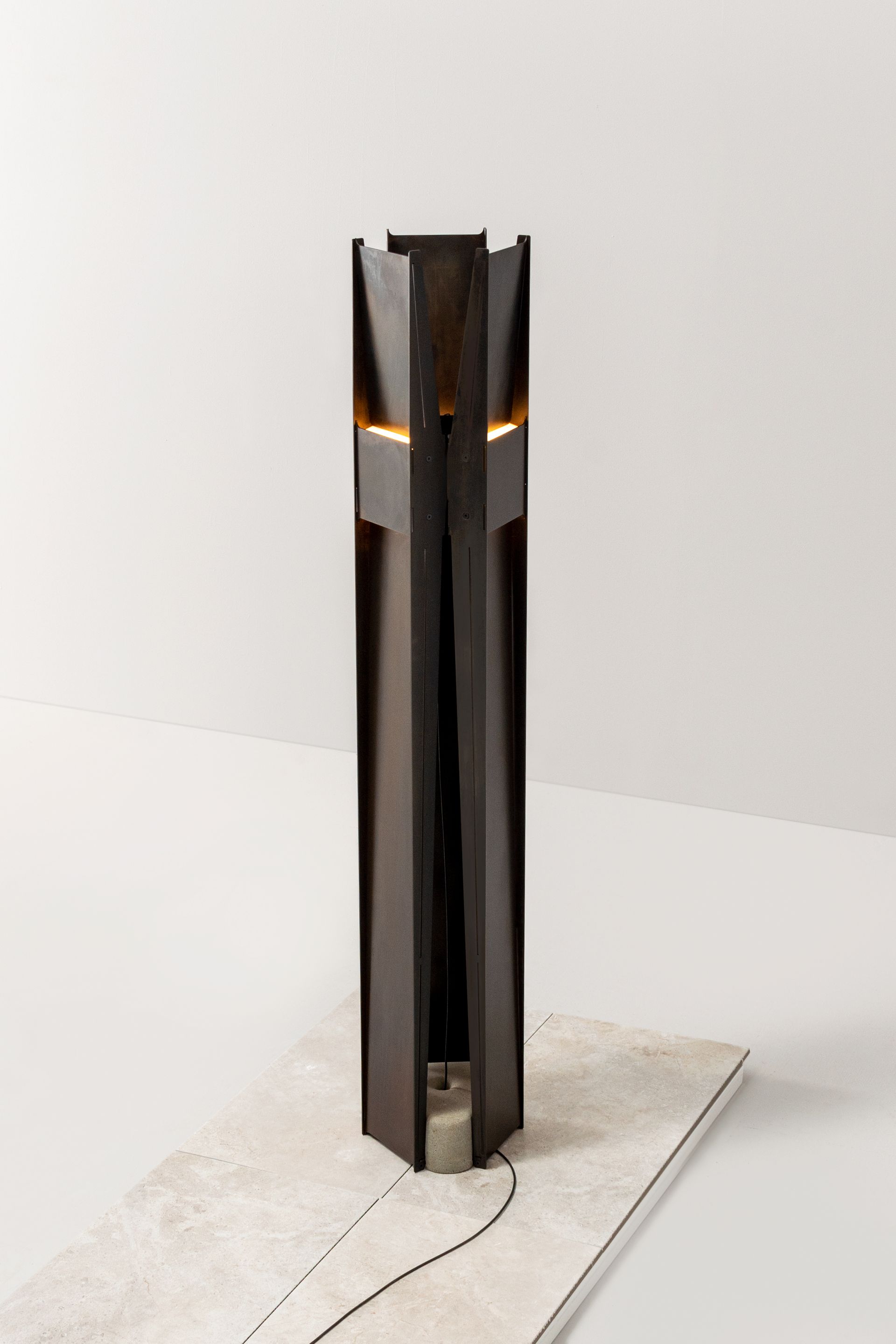 Lukas Peet metal lamp