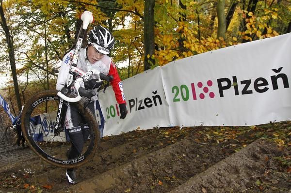 Sanne Cant (BKCP-Powerplus) runs the stairs
