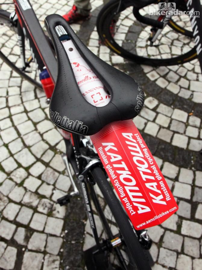 Katusha riders set off from Brugge with these nifty rear fenders from Sencillo Bikes