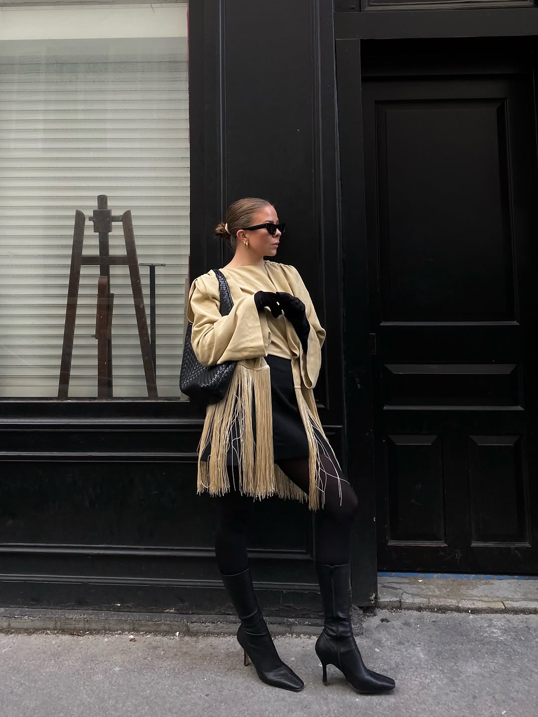 Woman wearing best outfit formula of 2026.