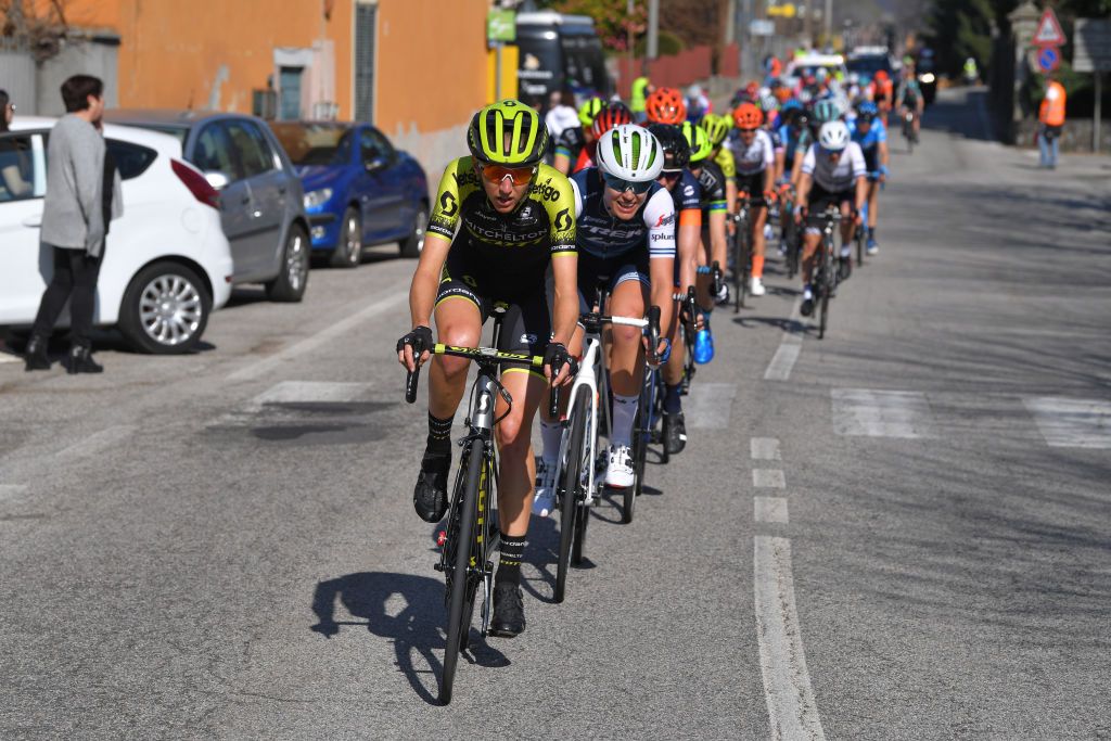 Lucy Kennedy leads the peloton