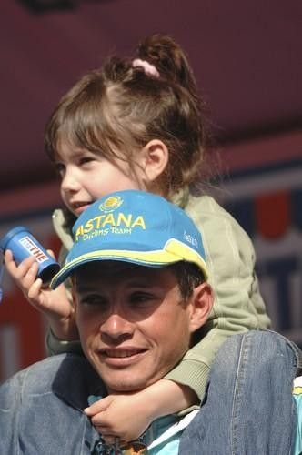 Paolo Savoldelli (Astana) and daughter.