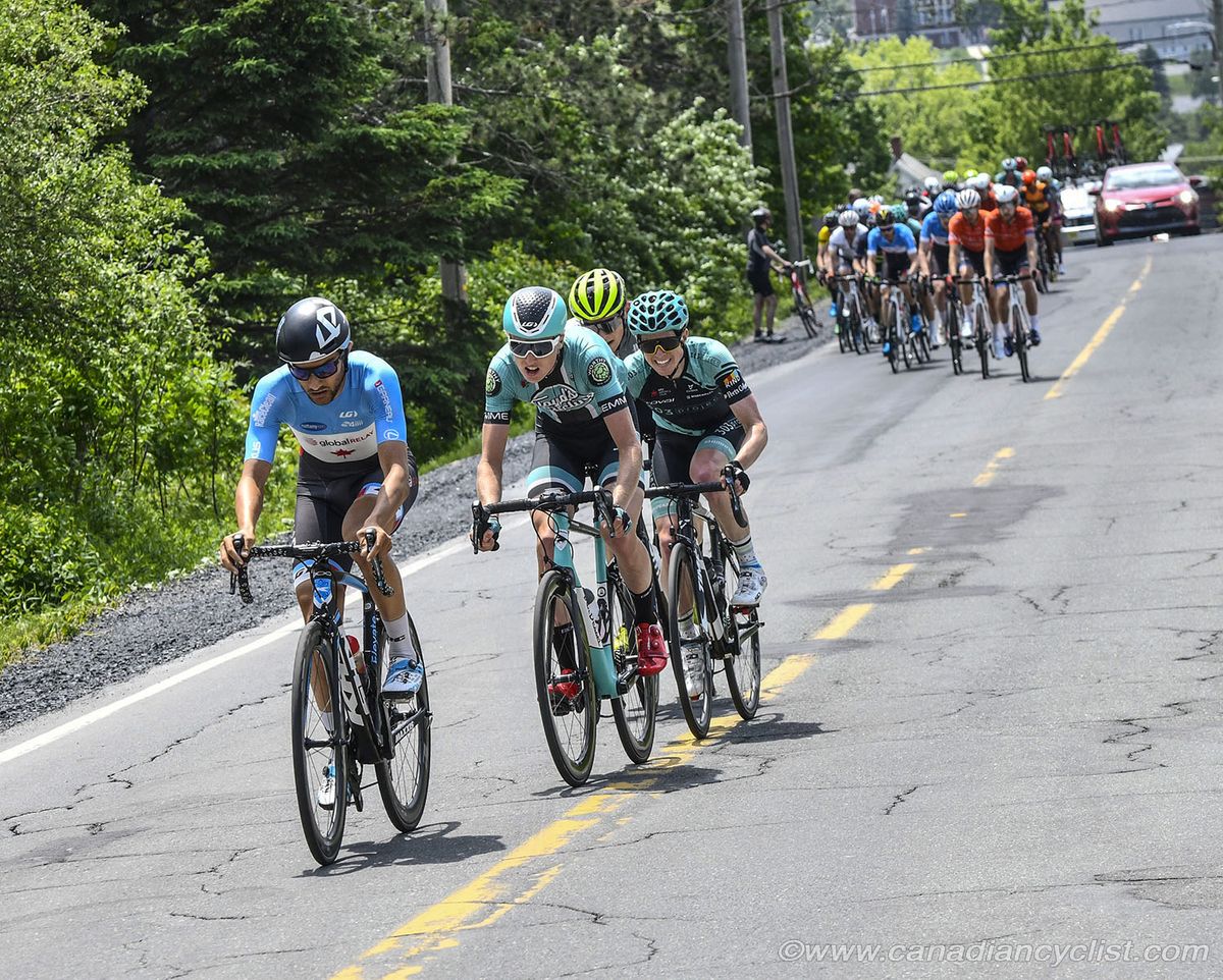 James Piccoli (Team Canada) leads what will be the winning move across to the two leaders