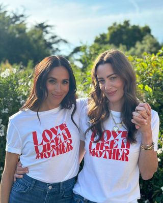 Meghan Markle wears jeans and a tshirt with a close friend