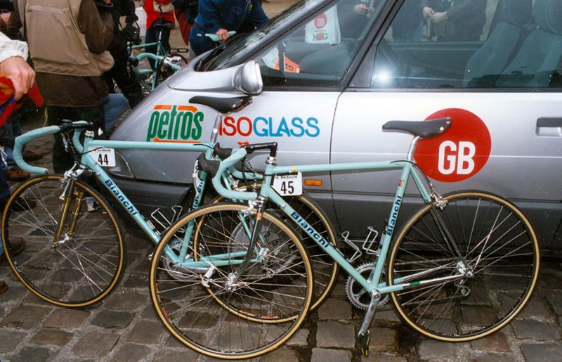 The GB Bianchi team bikes featured a mix of rigid and suspension forks