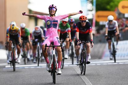 Elisa Balsamo wins stage 3