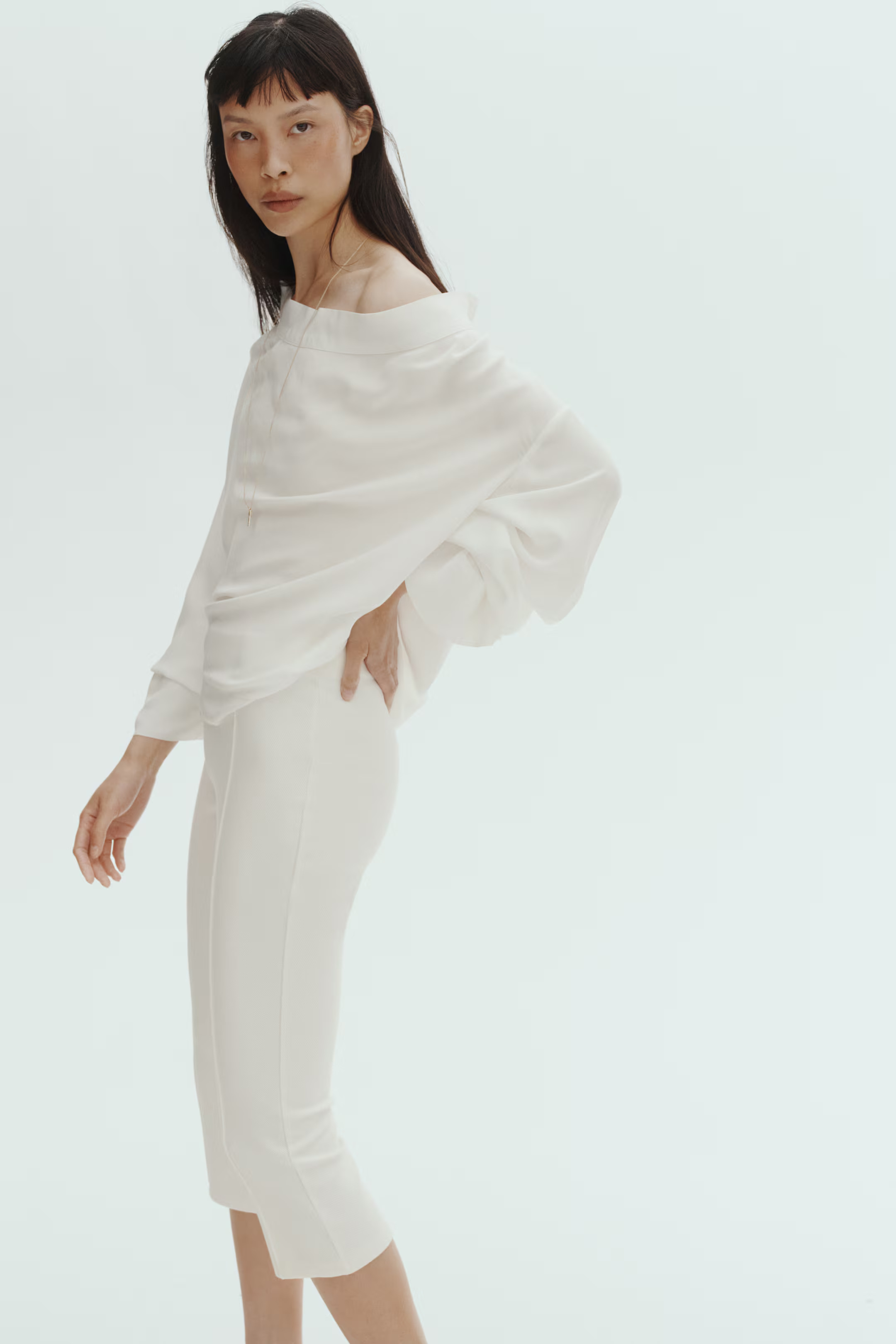 white capri trousers