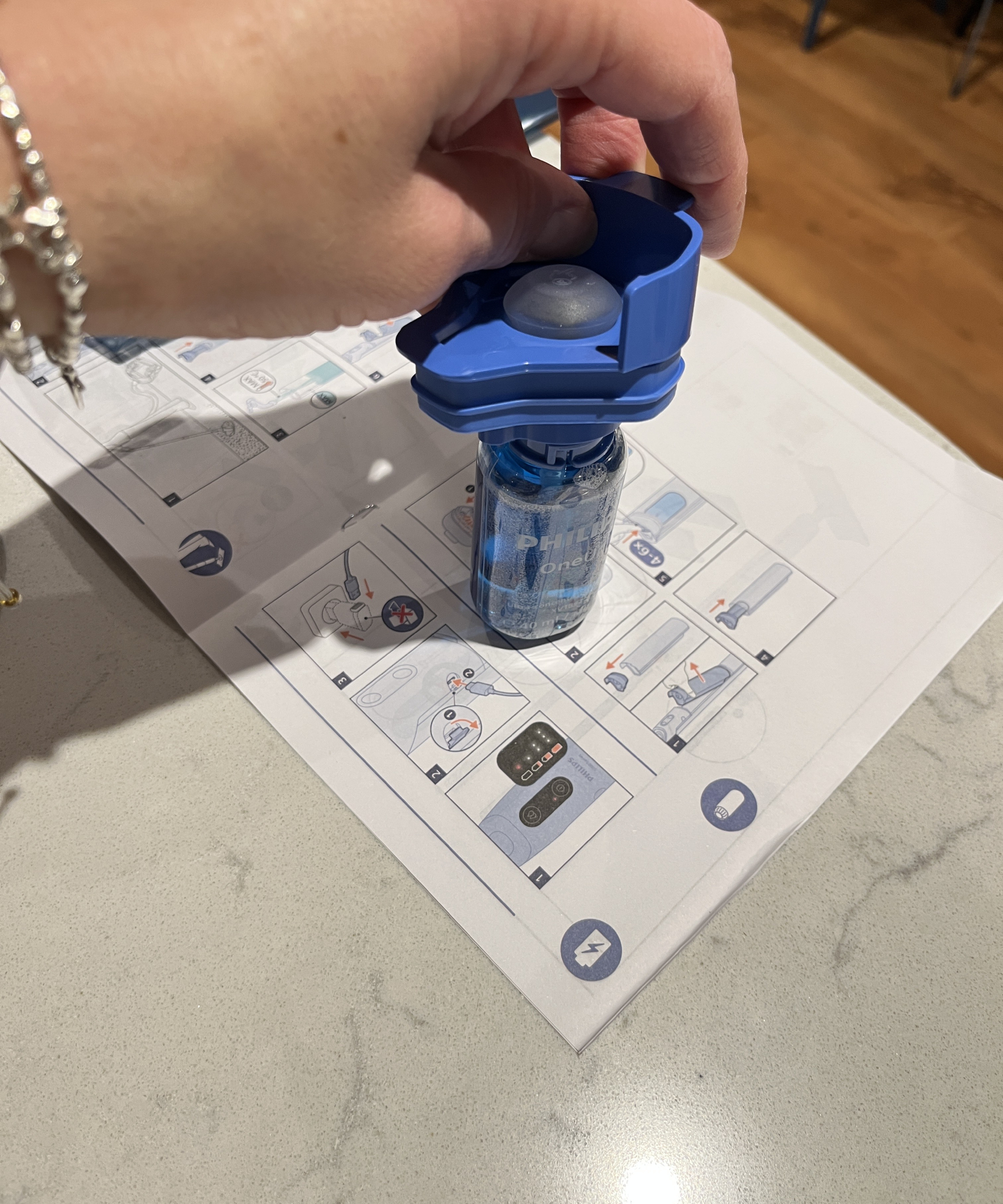 setting the cleaning cartridge up on the Philips OneUP 5000 series electric mop