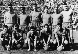 Amancio Amaro (bottom left) lines up with the Spain team in 1962.