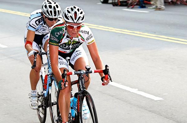 Heal helps to keep the break going to force ther others sprinters' teams to chase.
