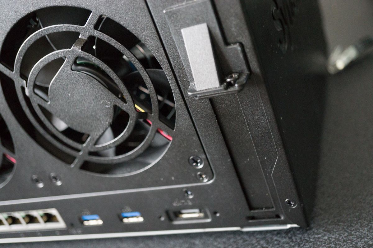 Synology DS1618+