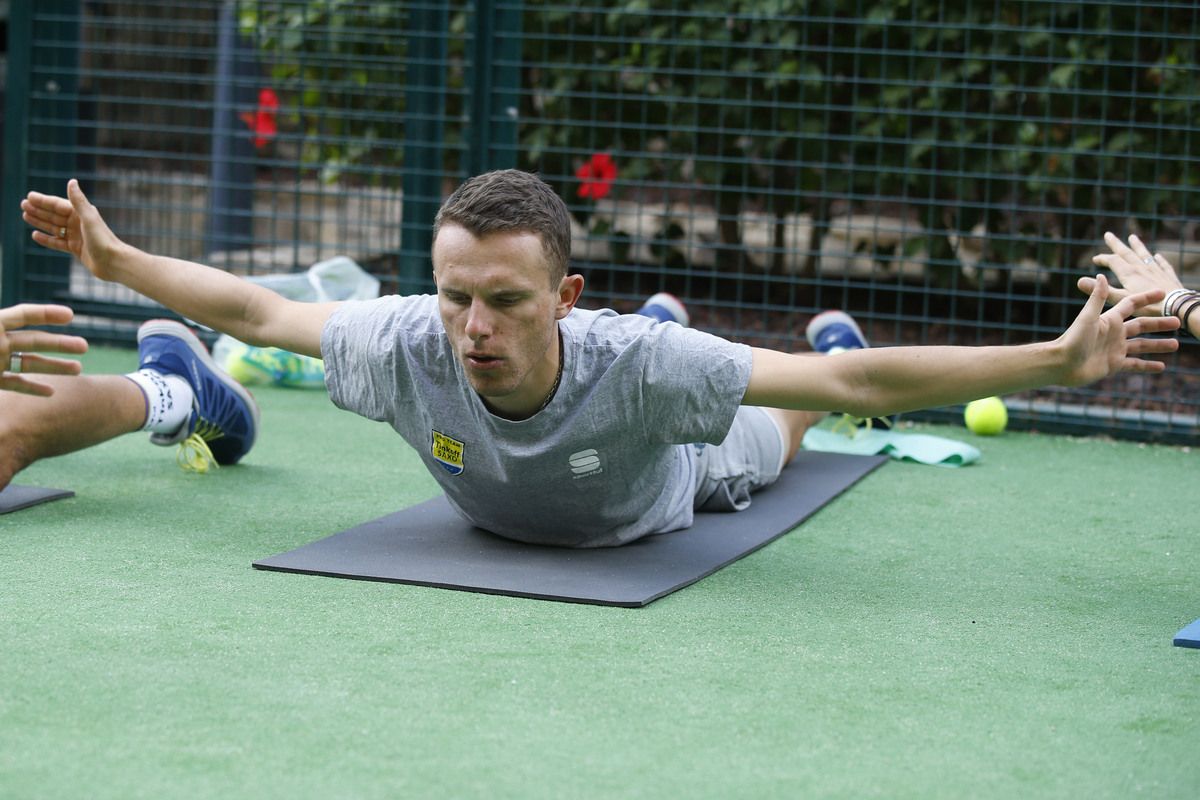 Rafa Majka tries to take off