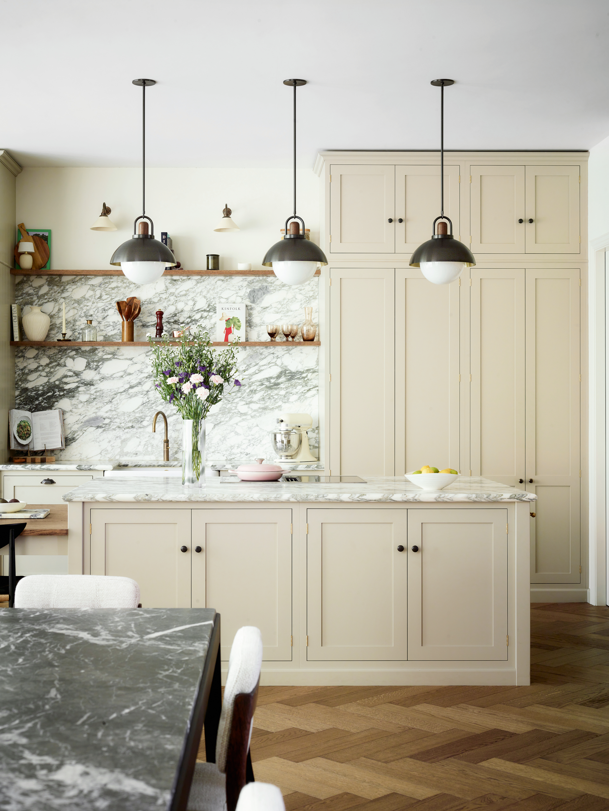 Cream Shaker style kitchen with light grey and white marble countertop and backsplash