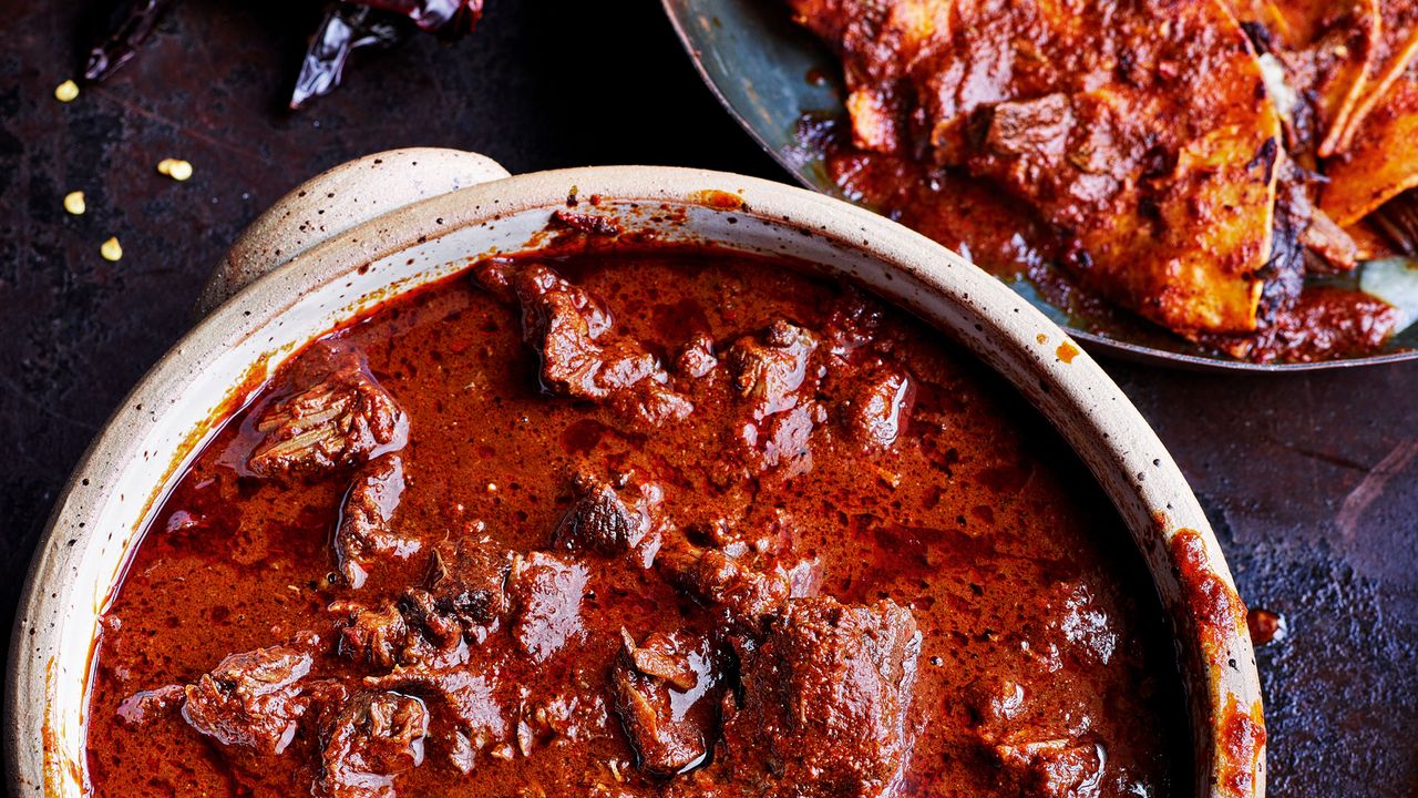 A bowl of birria de res 