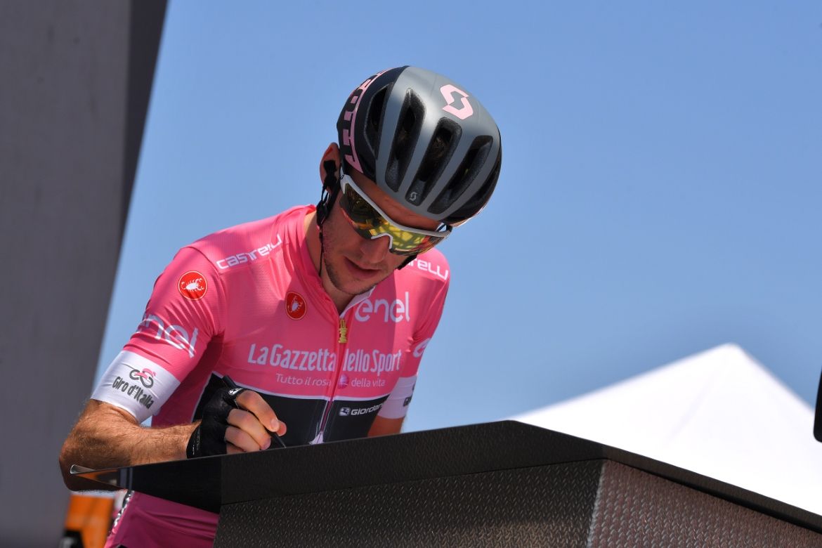 Simon Yates (Mitchelton-Scott) in the maglia rosa