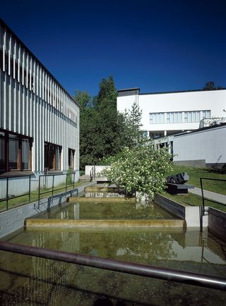 Aalto2 museum centre pond