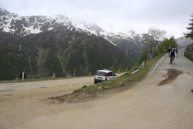 The road up the Gavia is still showing the winter wear