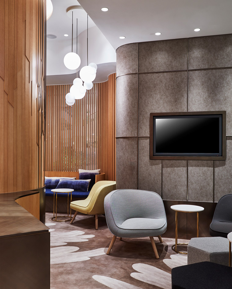 The lounge features ‘Bolle’ pendant lights from Giopato & Coombes.