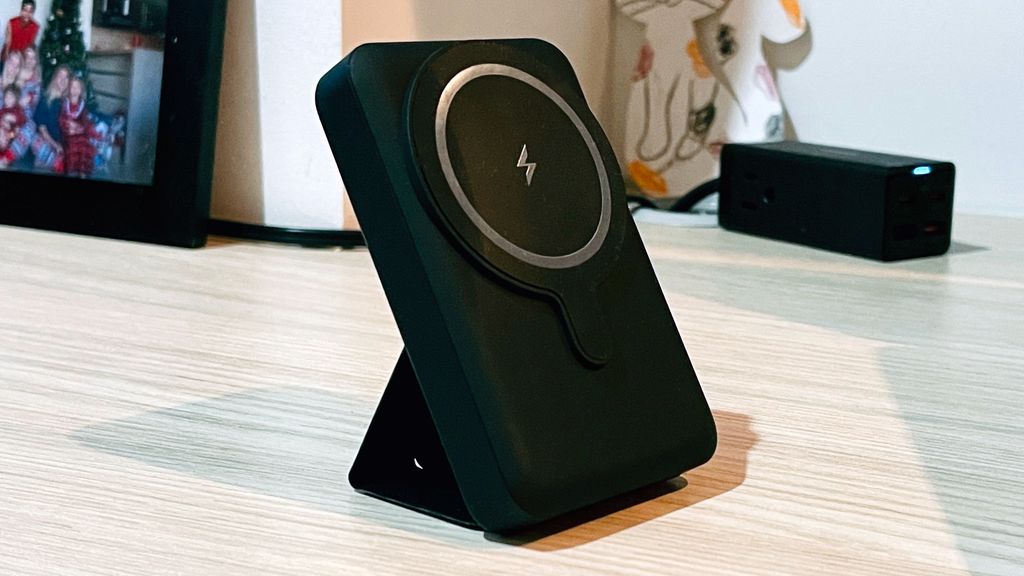 SWIO Wireless Portable Charger review Convenient MagSafe