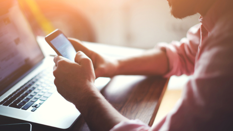 I stopped writing complex AI prompts — this 60-second 'memory' trick works 10x better