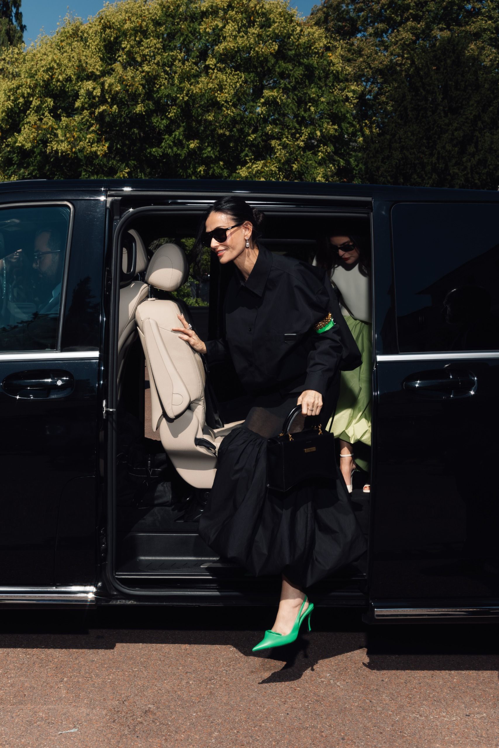 demi moore wears the balenciaga hourglass avenue bag.