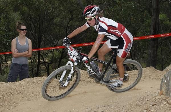 Rebecca Henderson (Crowne Plaza Canberra) on her way to victory