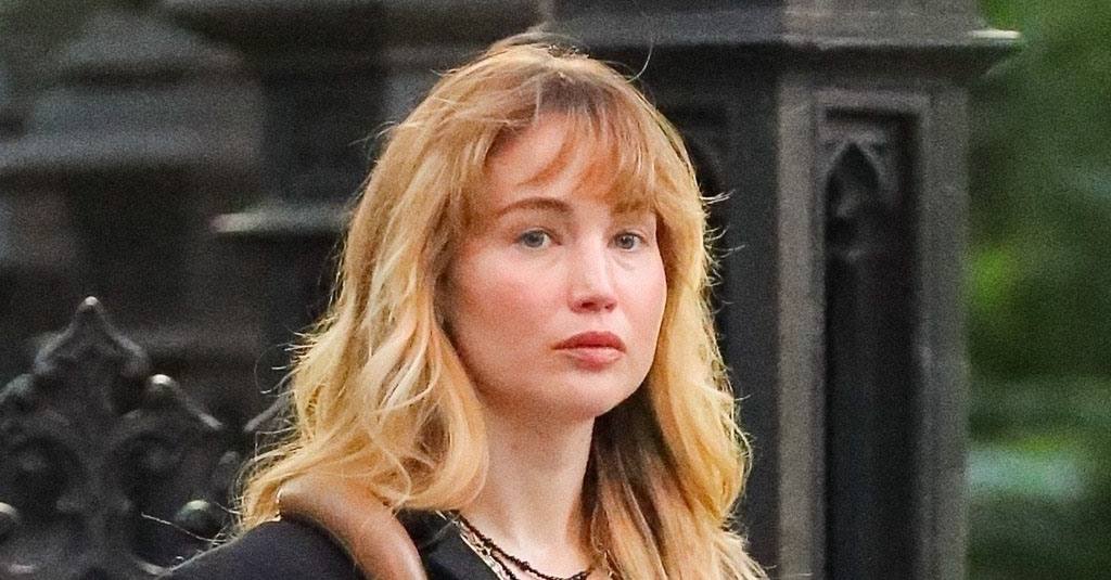 The Bag Color Fashion People Are Wearing Instead of Black