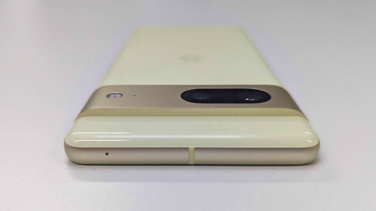 Google Pixel 7 review top