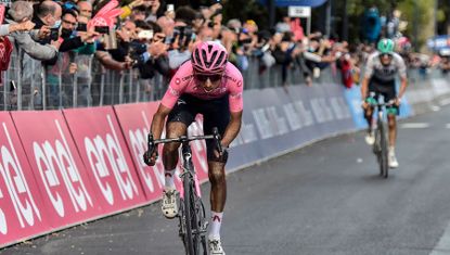 Egan Bernal extends his lead in the Giro d&#039;Italia 2021