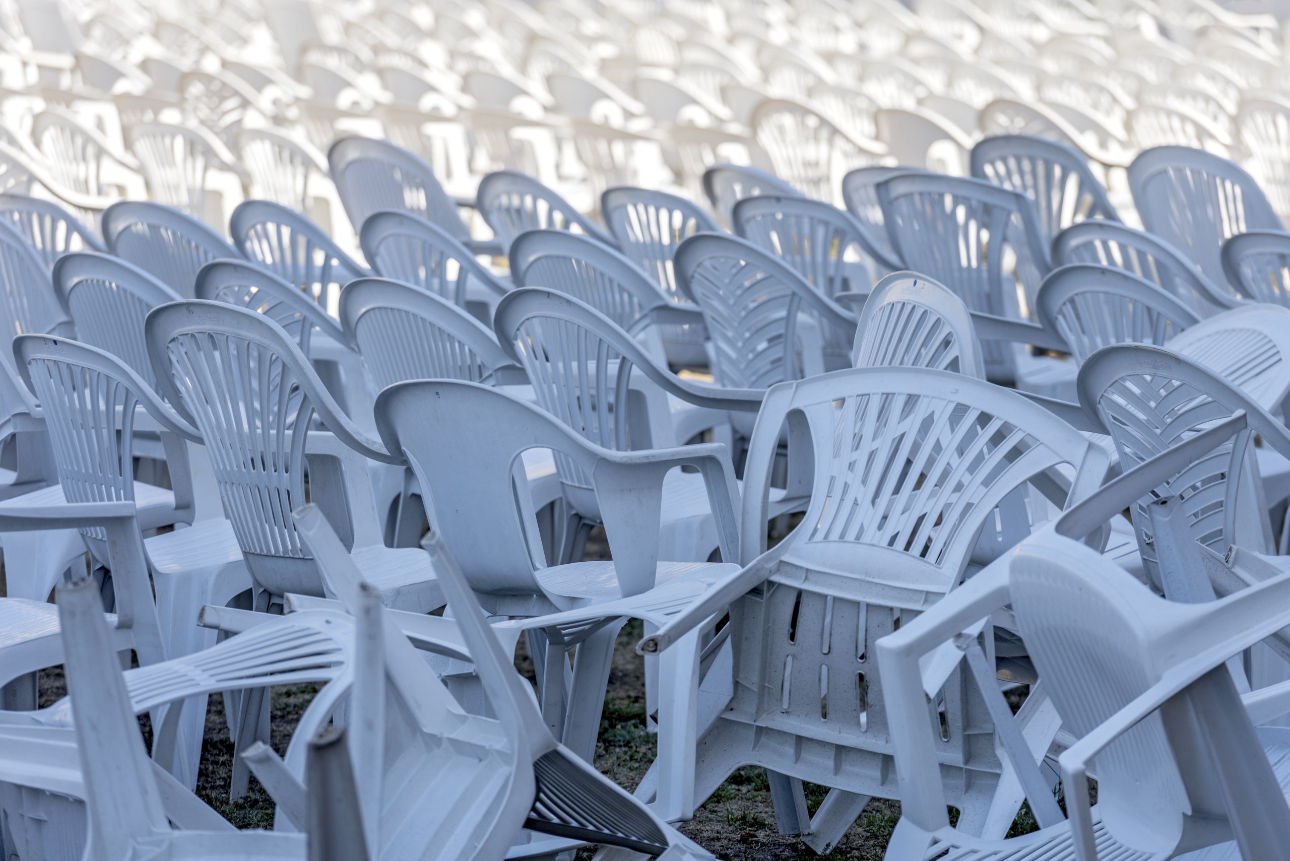 monobloc chair