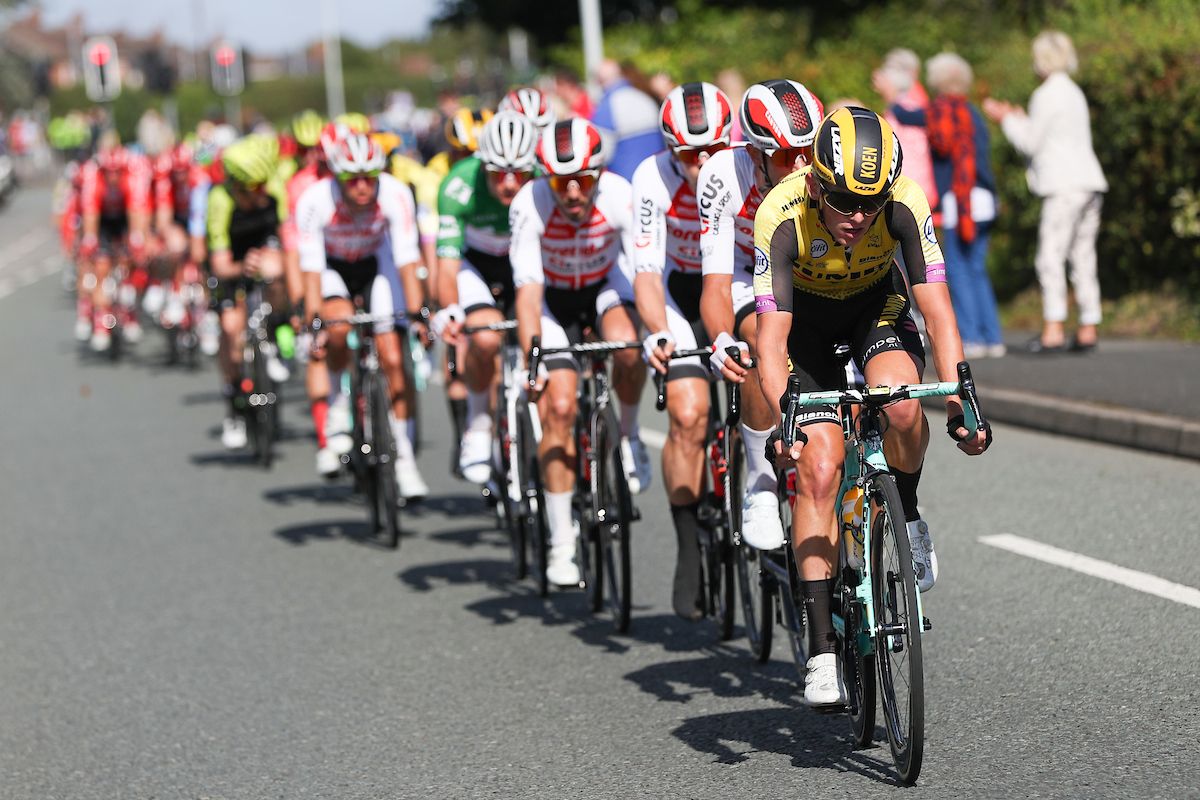 Jumbo-Visma lead the chase