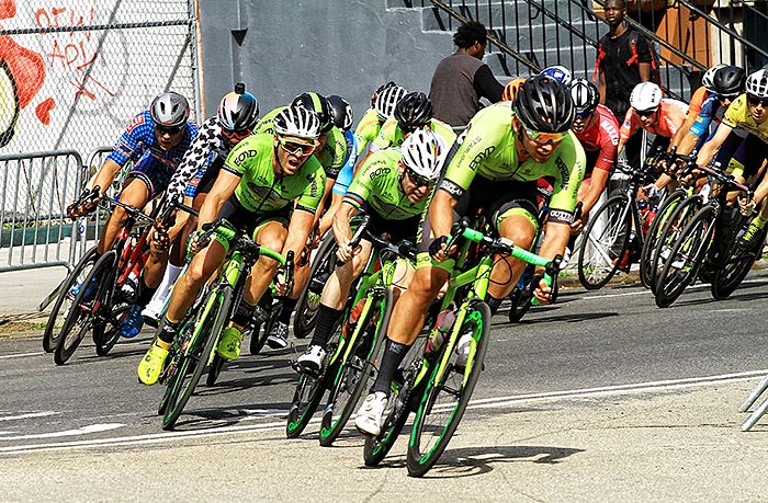 David Guttenplan (Support Clean Sport/Guttenplan Coaching ) tells his team to push the pace a little harder
