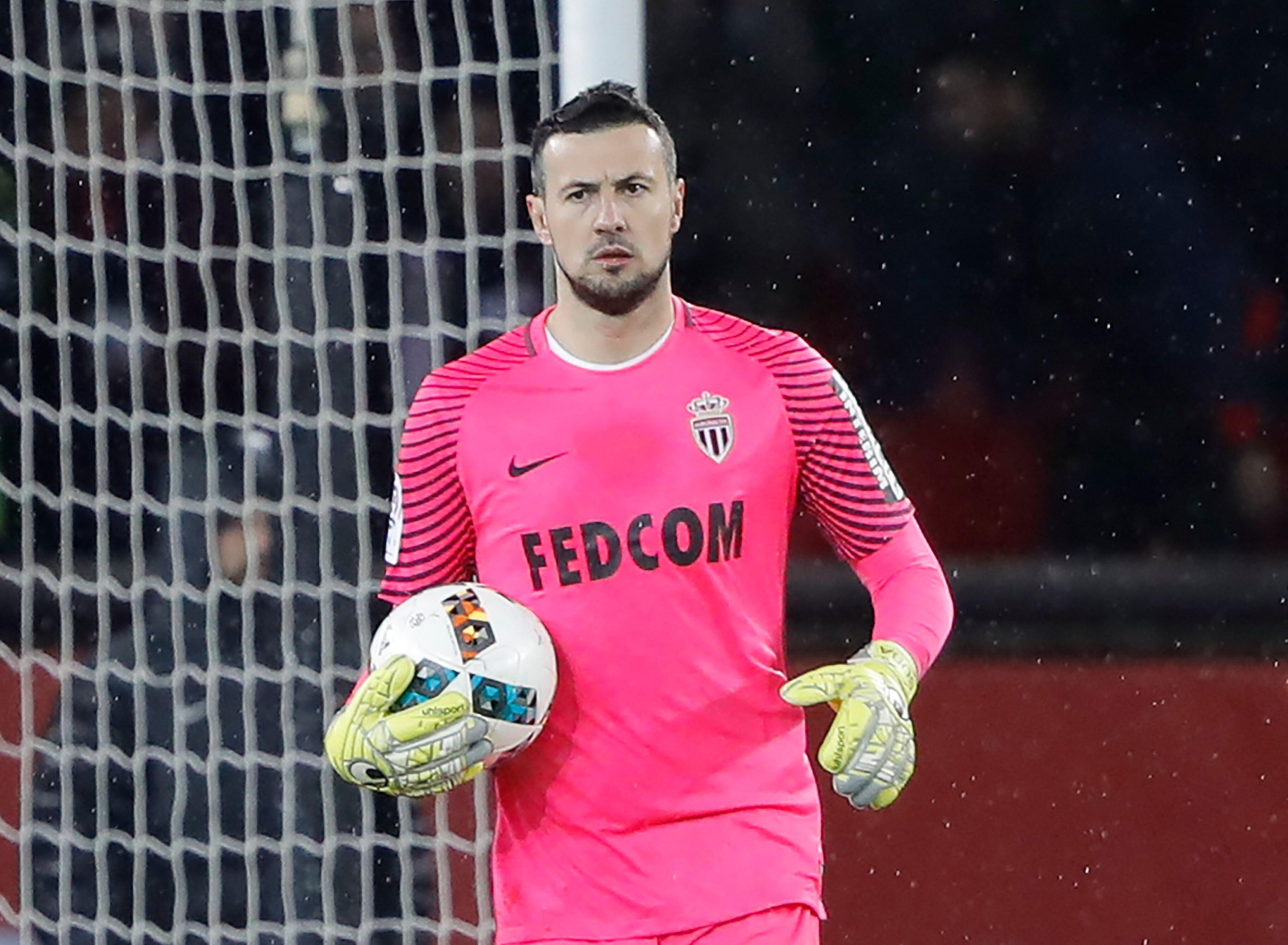 Danijel Subasic playing for Monaco against PSG, 2017