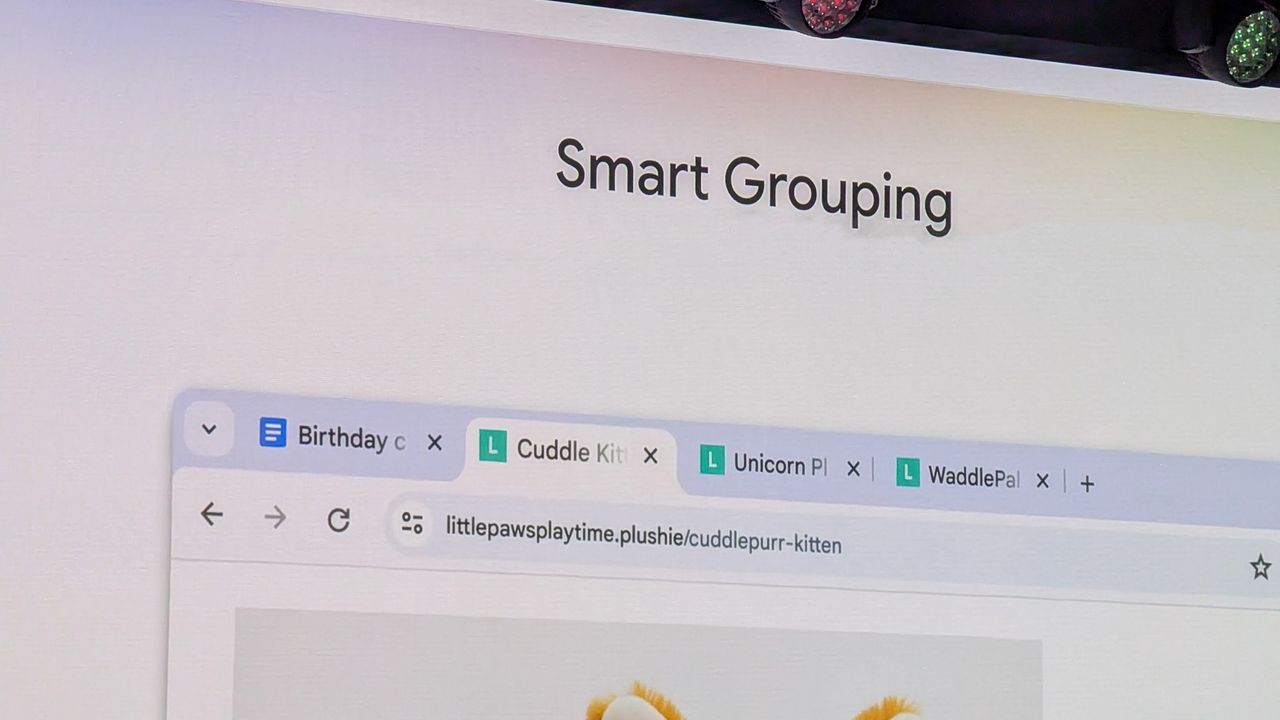 Smart Grouping showcase during Lenovo Chromebook Plus 14 event