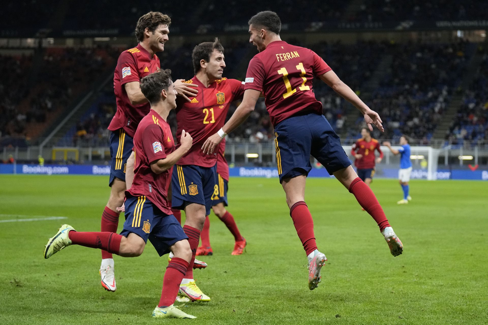 Футбол испании играть. Сборная Испании по футболу 2021. Италия Испания лига наций. Сборная Испании 99. Лига наций. Испания - Италия 2-1.