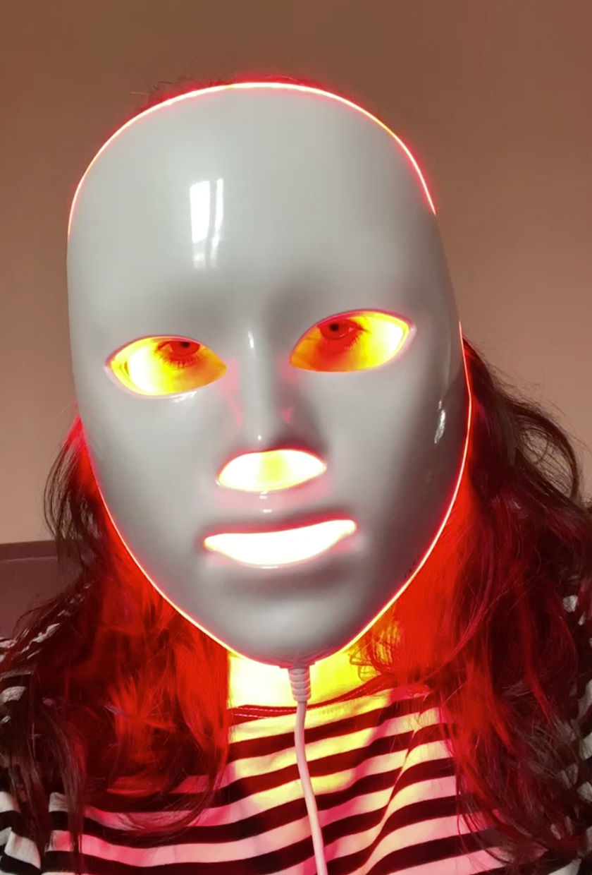 Hannah using the Dessee Pro LED Mask