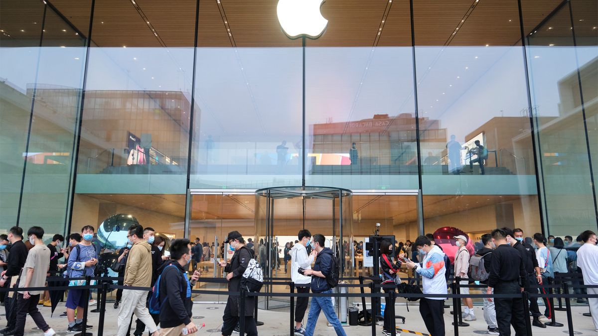 Beijing Apple store queue