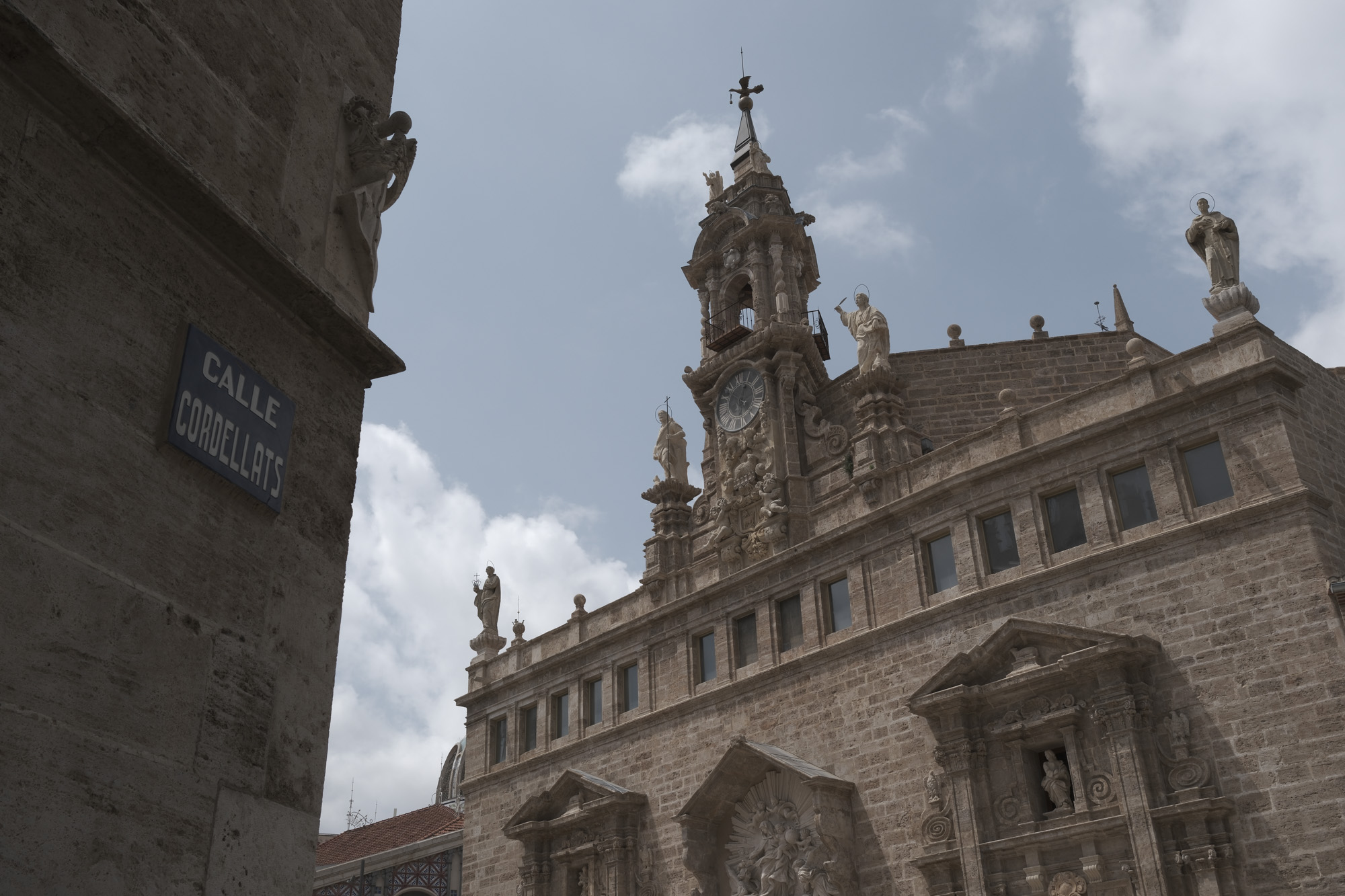 Street photography in Valencia, Spain, taken with the Fujifilm X-E5 mirrorless camera and XF 23mm f/2.8 lens