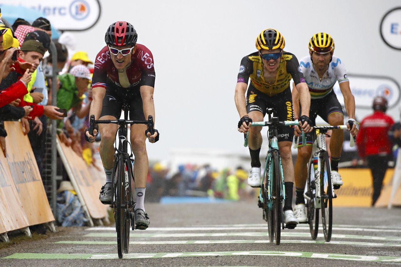 Thomas and Kruijswijk cross the line at Prat d'Albis