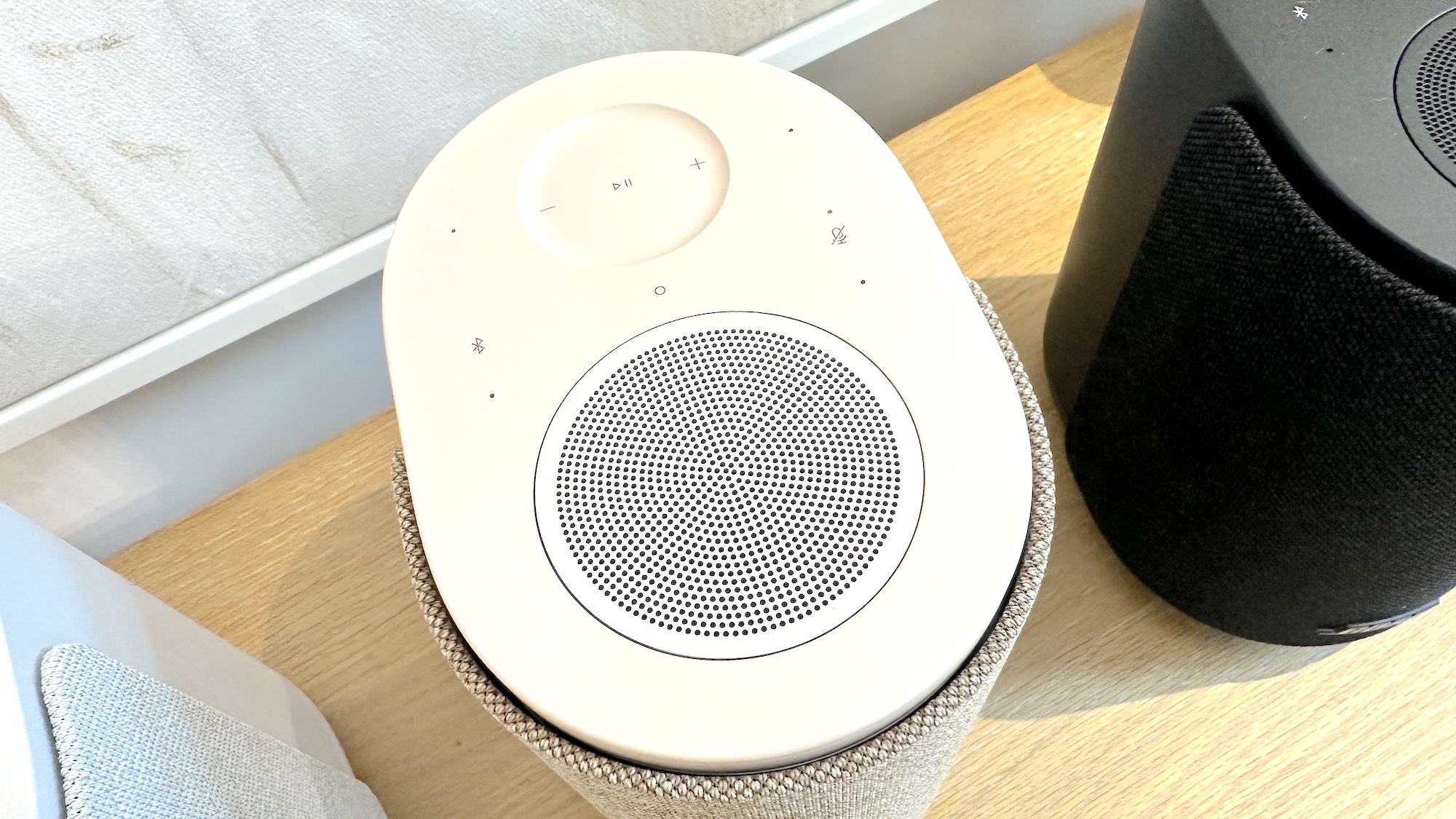 Bose Lifestyle Ultra Speaker controls
