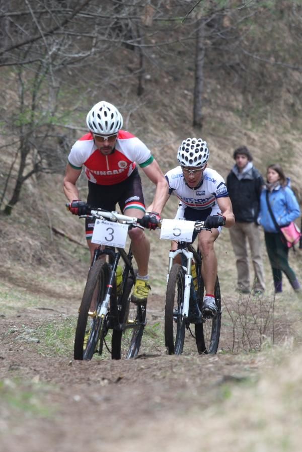Szilard Buruczki and Andras Parti (Hungarian National Team) lead the race on the Roots section