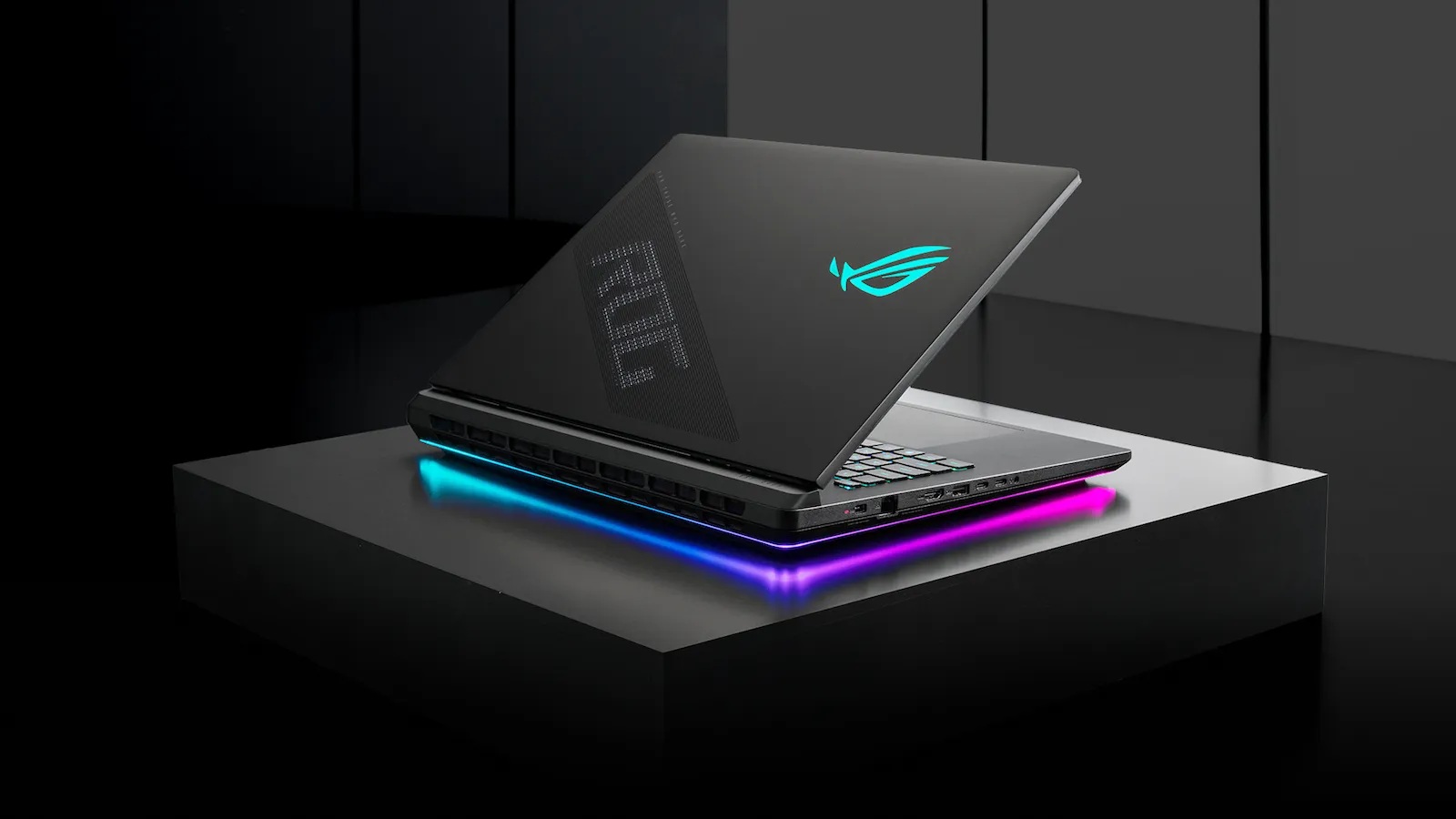 ASUS ROG Strix SCAR 18 gaming laptop
