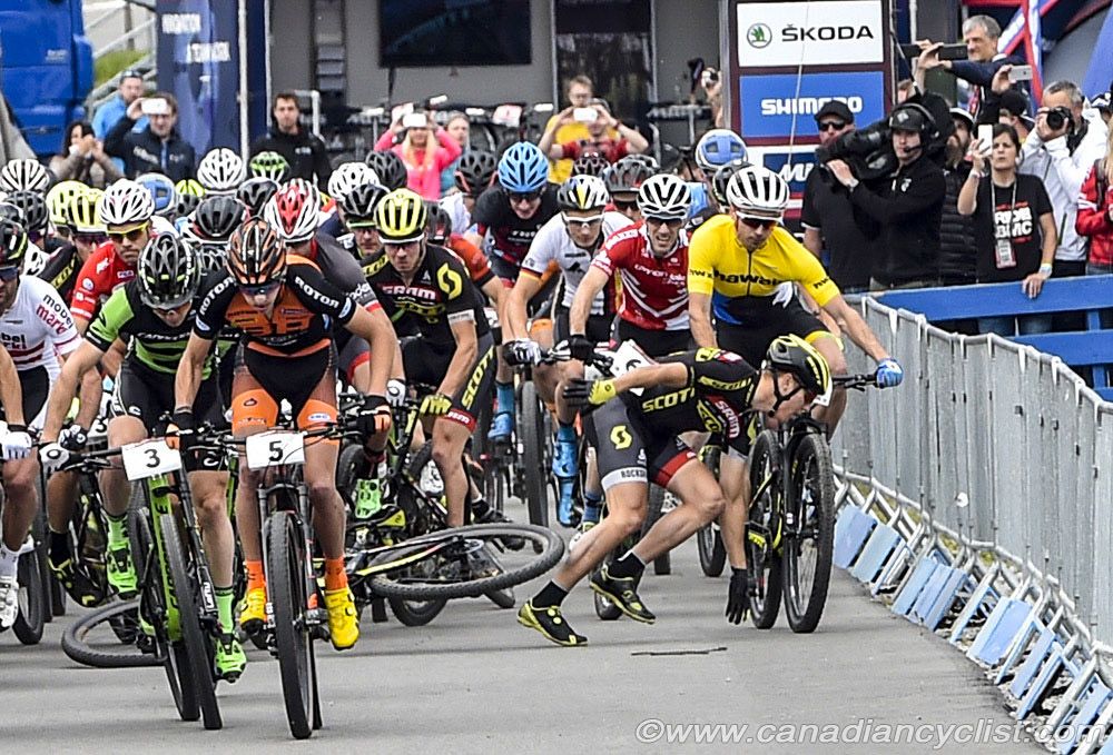 The start was marred by a crash in the first few metres