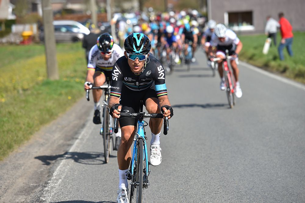 Michael Kwiatkowski attacks with Peter Sagan chasing him down