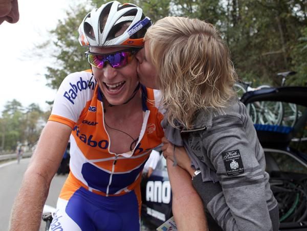 Robert Gesink (Rabobank) kissed after his win